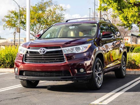 Certified 2016 Toyota Highlander XLE image 3