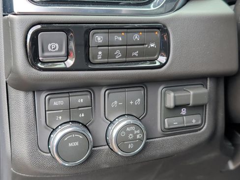 Used 2026 GMC Yukon Elevation w/ Elevation Premium Package AWD/4WD image 14