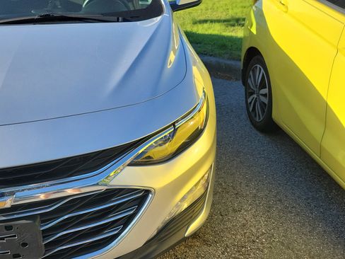 Used 2020 Chevrolet Malibu LT image 3