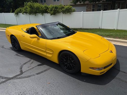 Used 2004 Chevrolet Corvette Convertible w/ Preferred Equipment Group RWD image 27