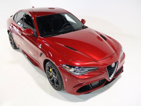 Used 2018 Alfa Romeo Giulia Quadrifoglio w/ Driver Assist Dynamic Package image 12