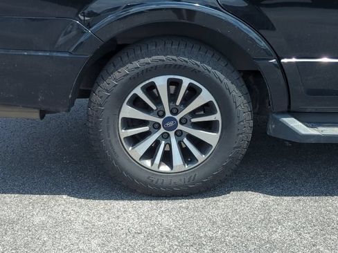 Used 2017 Ford Expedition XLT w/ Equipment Group 202A AWD/4WD image 19