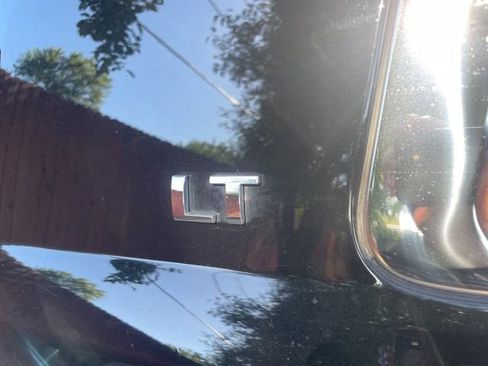 Used 2018 Chevrolet Suburban LT RWD image 5
