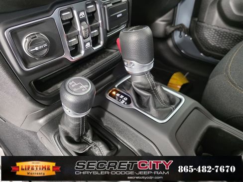 New 2025 Jeep Gladiator Sport image 24