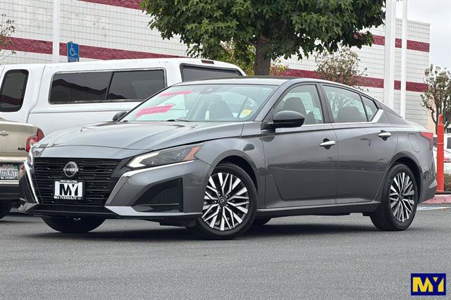 Used 2024 Nissan Altima 2.5 SV FWD image 8