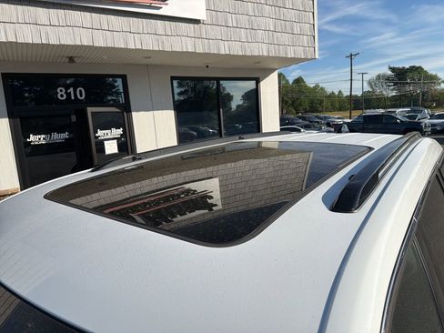 Used 2023 Jeep Grand Cherokee L Overland image 12