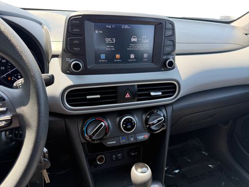 Used 2018 Hyundai Kona SE FWD image 12