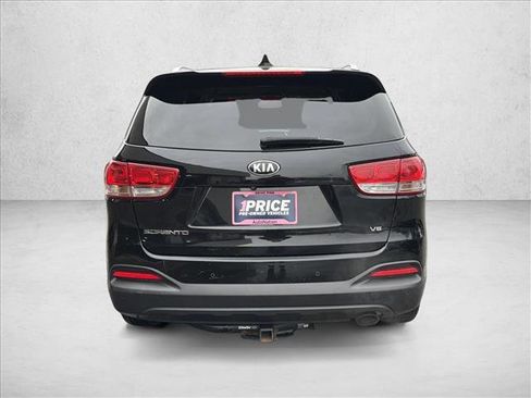 Used 2016 Kia Sorento LX w/ LX Convenience Package image 6