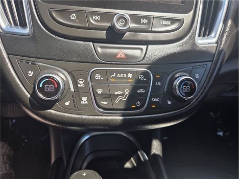 Used 2016 Chevrolet Malibu Premier FWD image 21