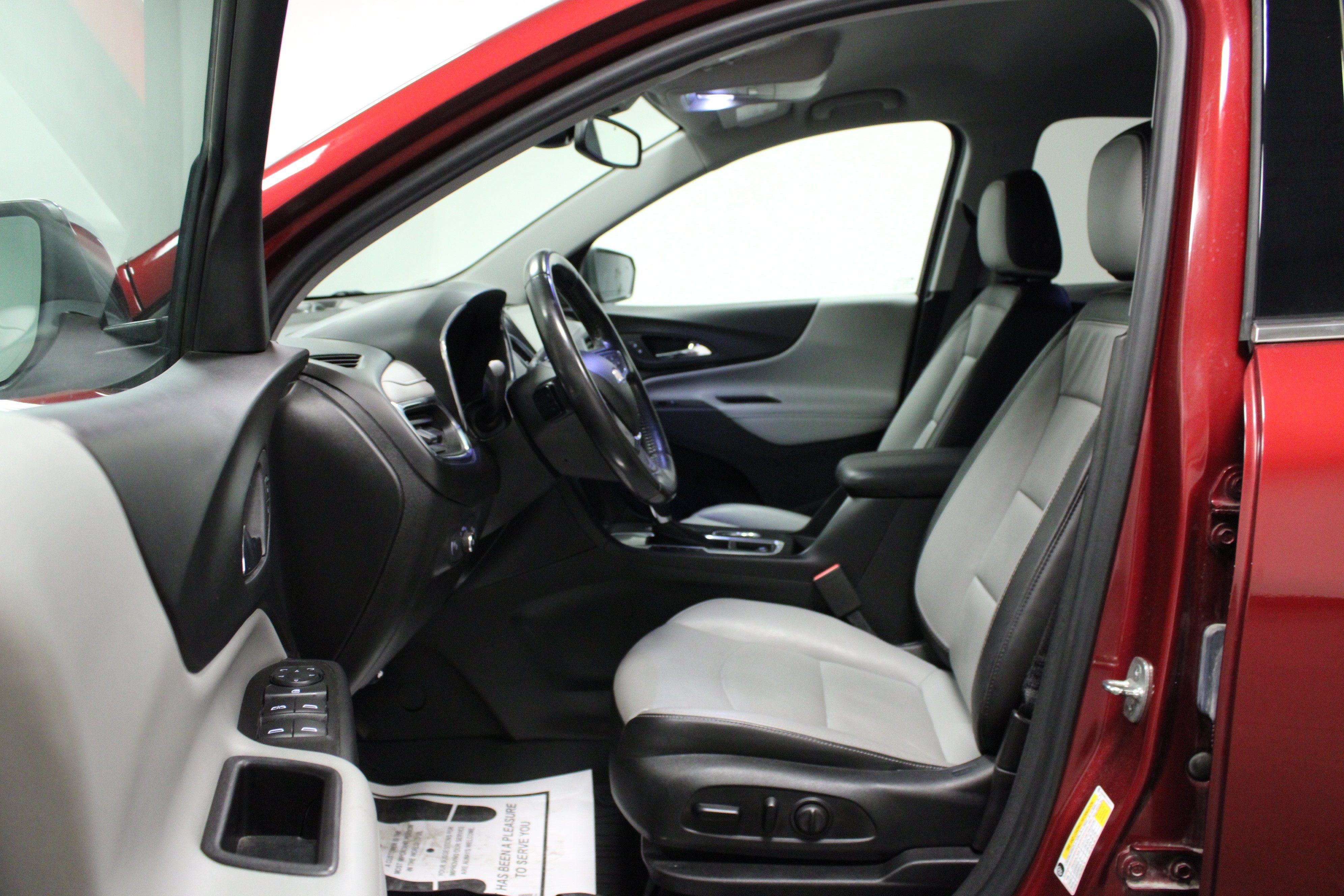 Used 2020 Chevrolet Equinox Premier FWD image 12