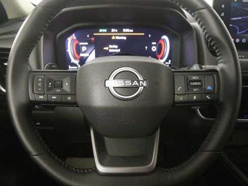 Used 2025 Nissan Rogue Platinum w/ Tech Package FWD image 17