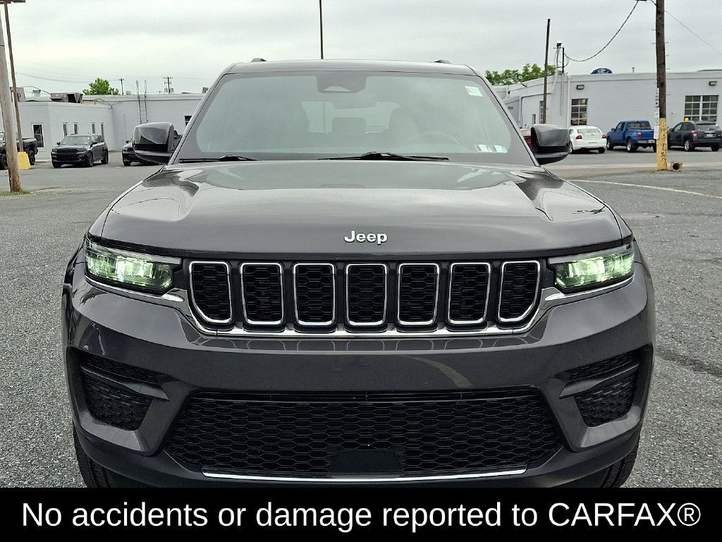 Used 2025 Jeep Grand Cherokee Laredo w/ Luxury Tech Group I AWD/4WD image 2