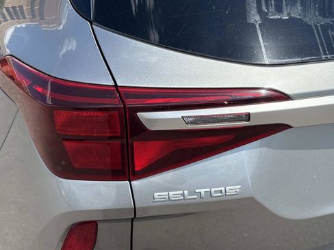Used 2023 Kia Seltos LX AWD/4WD image 11