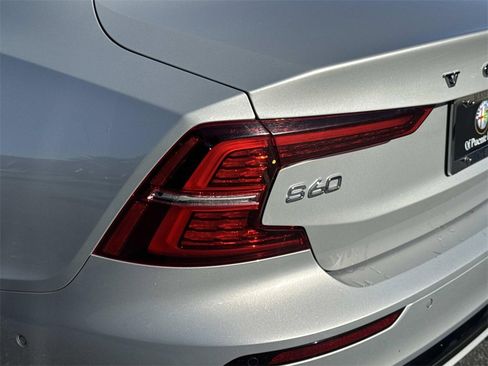 Used 2024 Volvo S60 B5 Plus image 6