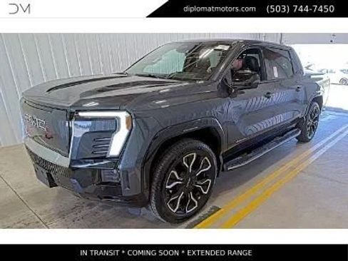 Used 2025 GMC Sierra EV Denali AWD/4WD image 1