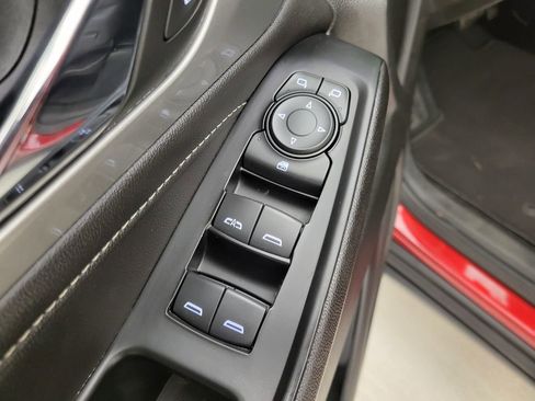 Used 2023 Chevrolet Traverse LT image 30