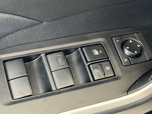 Used 2021 Toyota RAV4 XLE w/ Convenience Package FWD image 13