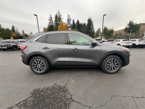 Used 2022 Ford Escape SEL w/ Technology Package image 4