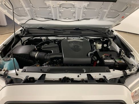 Used 2020 Toyota Tacoma SR image 36