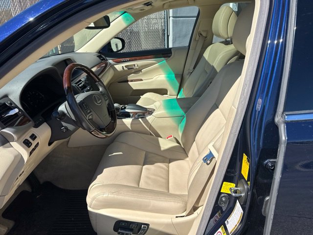 Used 2013 Lexus LS 460 AWD w/ Comfort Pkg image 11