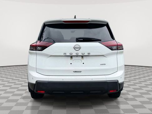 Used 2024 Nissan Rogue S AWD/4WD image 7