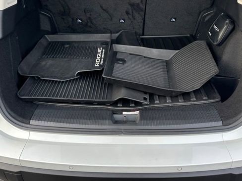 Certified 2025 Nissan Rogue SV image 18