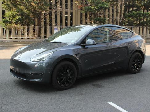 Used 2022 Tesla Model Y Long Range AWD/4WD image 12