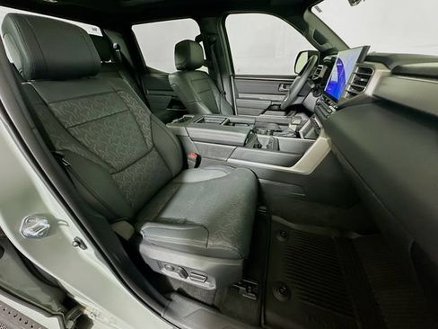 Used 2025 Toyota Tundra Limited AWD/4WD image 27