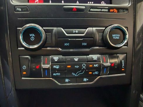Used 2019 Ford Explorer XLT w/ Equipment Group 202A AWD/4WD image 19