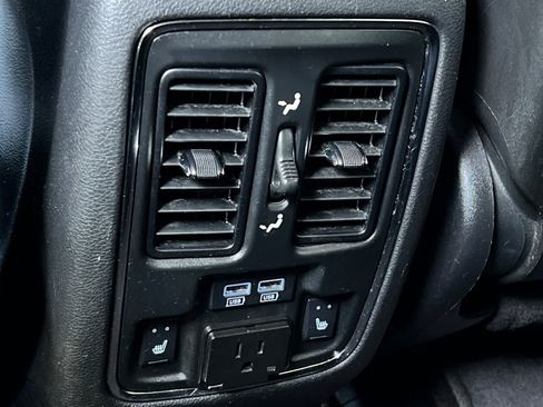 Used 2017 Jeep Grand Cherokee Limited w/ Luxury Group II RWD image 15