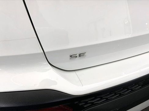 Certified 2022 Volkswagen Taos SE w/ Panoramic Sunroof Package image 7