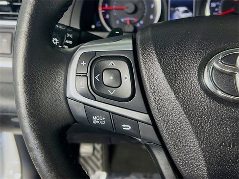 Used 2017 Toyota Camry SE image 16