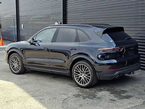 Certified 2023 Porsche Cayenne S Platinum image 3