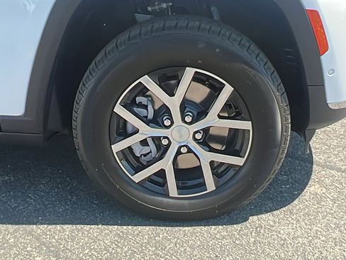 New 2025 Jeep Grand Cherokee L Limited w/ Luxury Tech Group II image 9