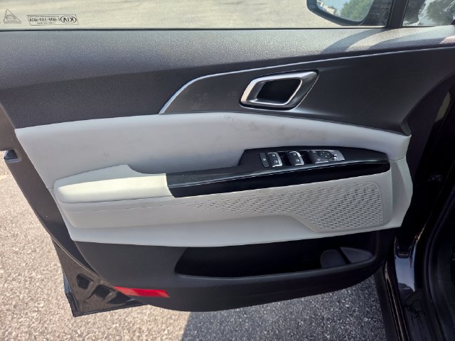 Used 2022 Kia Carnival LX FWD image 14