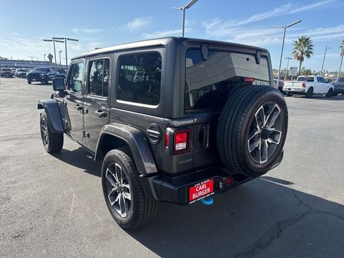 Used 2024 Jeep Wrangler Unlimited w/ Convenience Group AWD/4WD image 5
