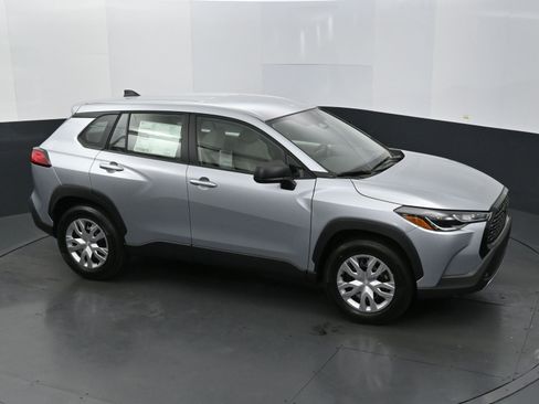 Used 2025 Toyota Corolla Cross L image 34