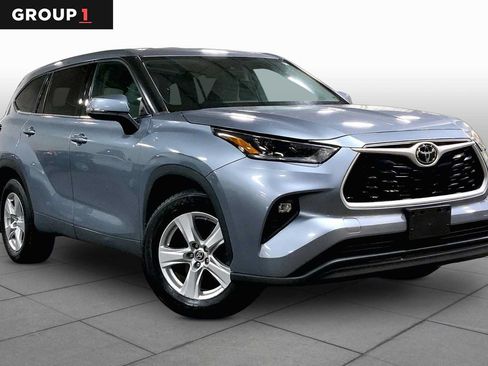 Certified 2021 Toyota Highlander LE AWD/4WD image 3