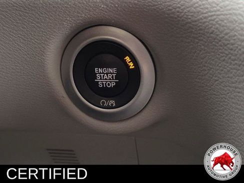Used 2023 Chrysler Pacifica Touring-L FWD image 36