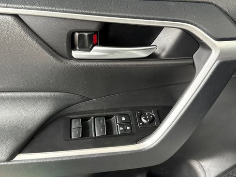 Used 2025 Toyota RAV4 XLE FWD image 11
