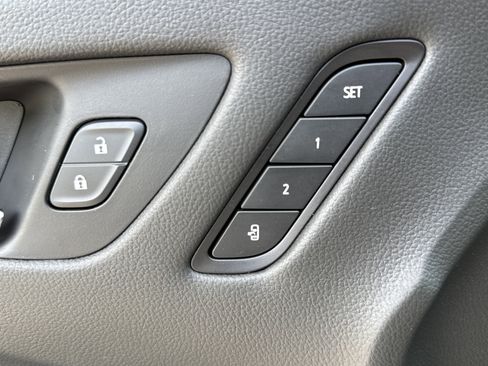 Used 2020 Buick Envision Essence FWD image 16