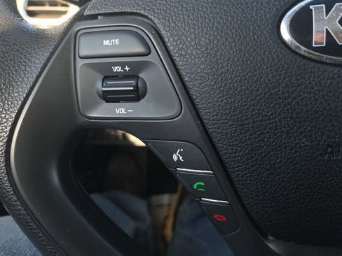 Used 2017 Kia Forte LX FWD image 30