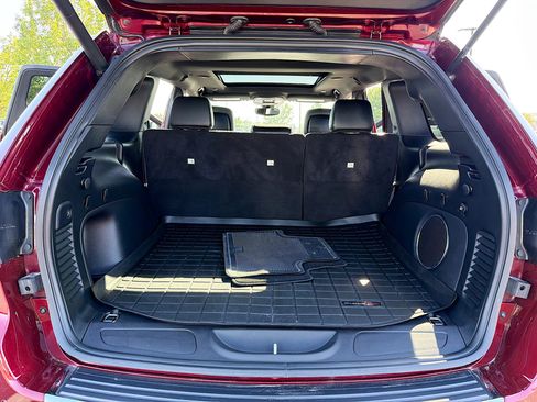 Used 2022 Jeep Grand Cherokee Limited w/ Tech Group AWD/4WD image 7
