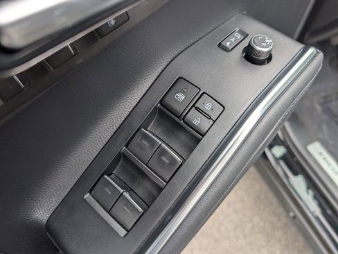 Used 2023 Toyota Highlander Limited AWD/4WD image 15