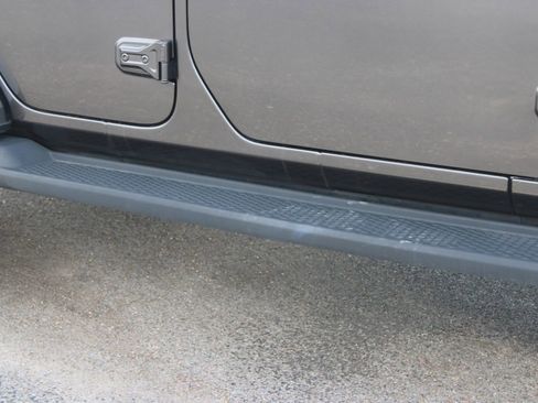 Used 2023 Jeep Wrangler Unlimited Sahara w/ Cold Weather Group AWD/4WD image 13