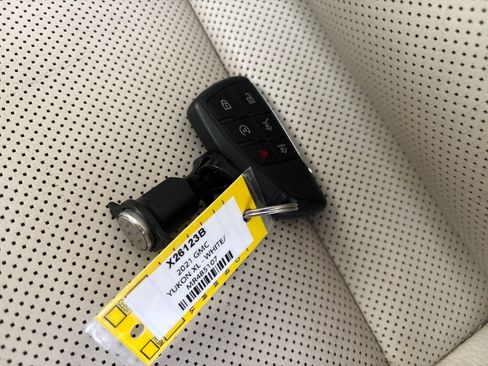 Used 2021 GMC Yukon XL Denali image 29