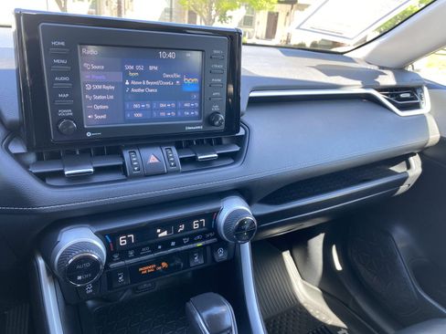 Used 2020 Toyota RAV4 XLE Premium AWD/4WD image 9
