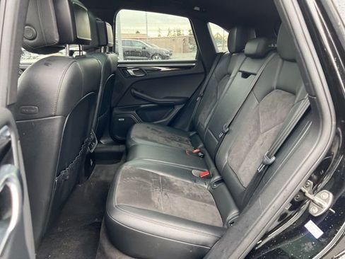 Used 2018 Porsche Macan Base image 16