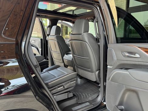Used 2023 Cadillac Escalade Premium Luxury AWD/4WD image 45