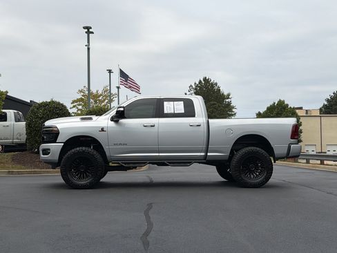 Used 2026 RAM 2500 Laramie AWD/4WD image 14